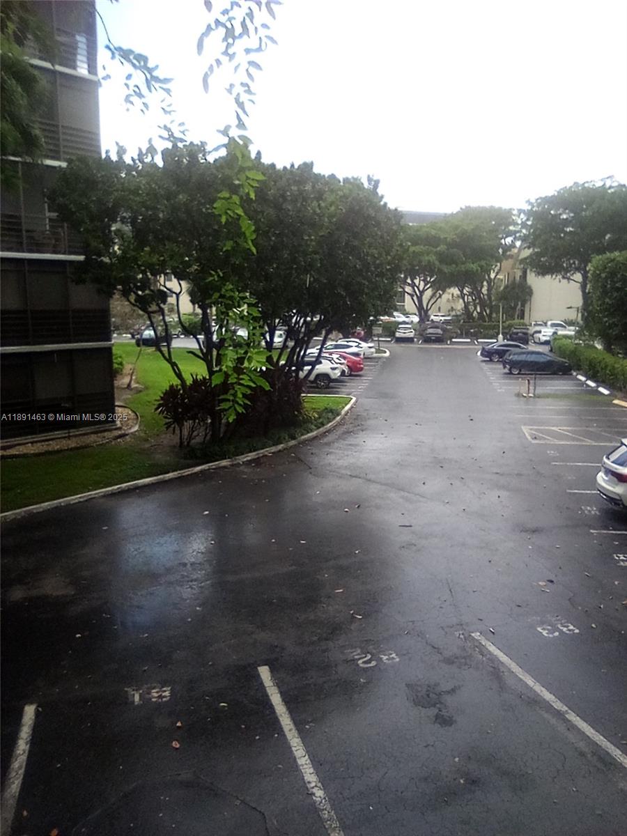 BISCAYA IV CONDO - Residential