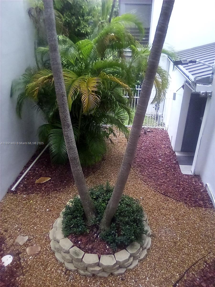 BISCAYA IV CONDO - Residential