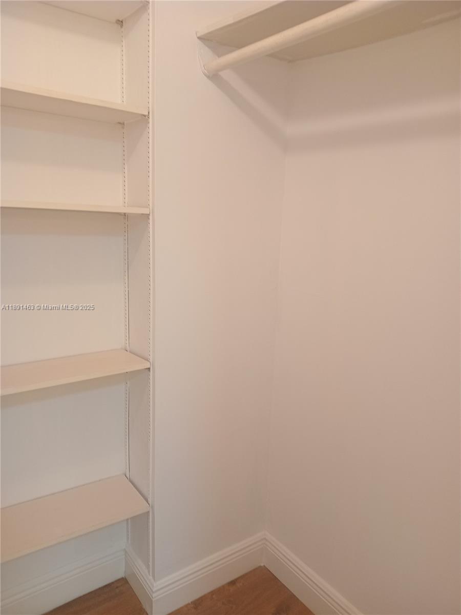 BISCAYA IV CONDO - Residential