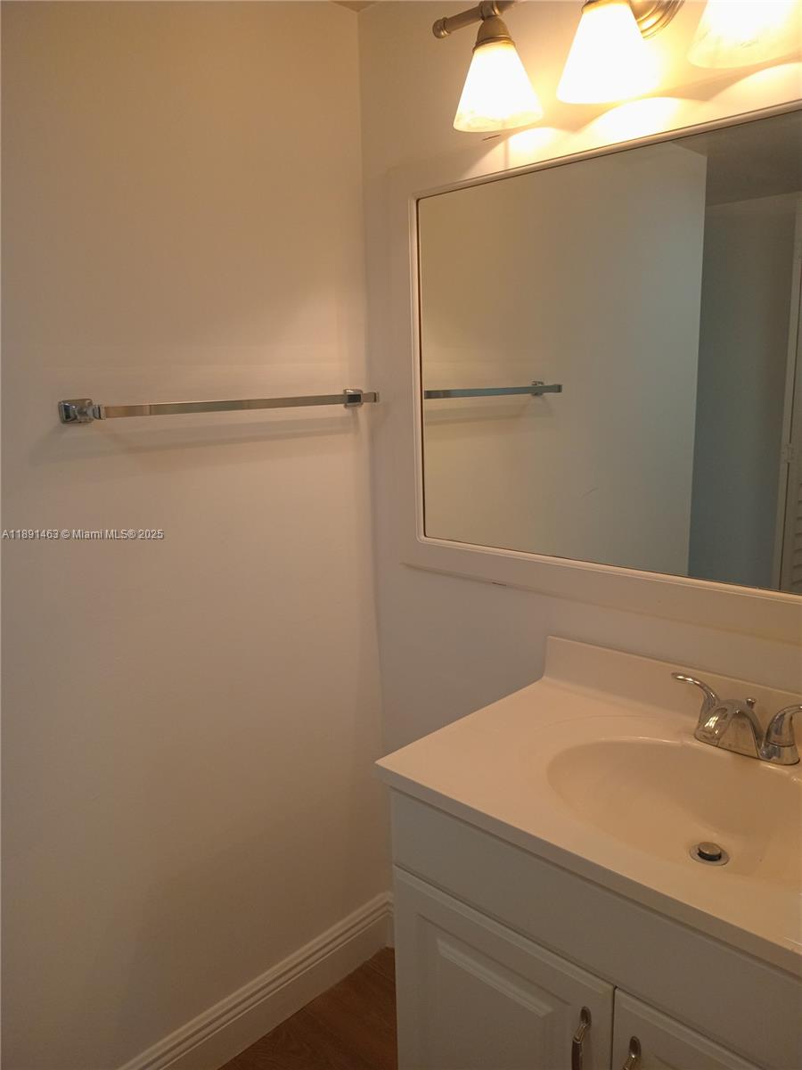 BISCAYA IV CONDO - Residential