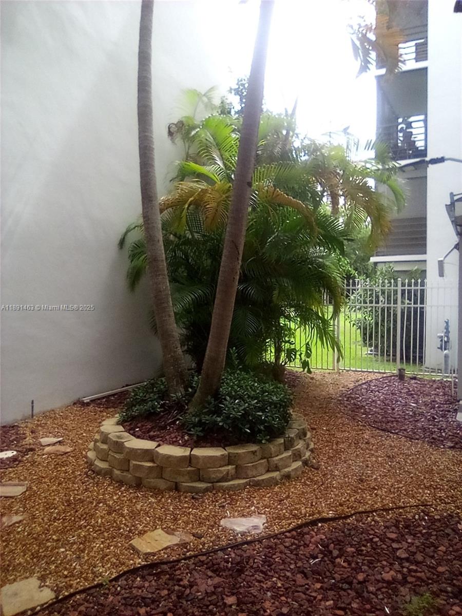 BISCAYA IV CONDO - Residential