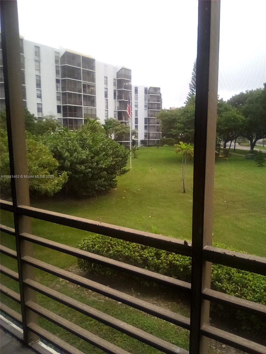 BISCAYA IV CONDO - Residential