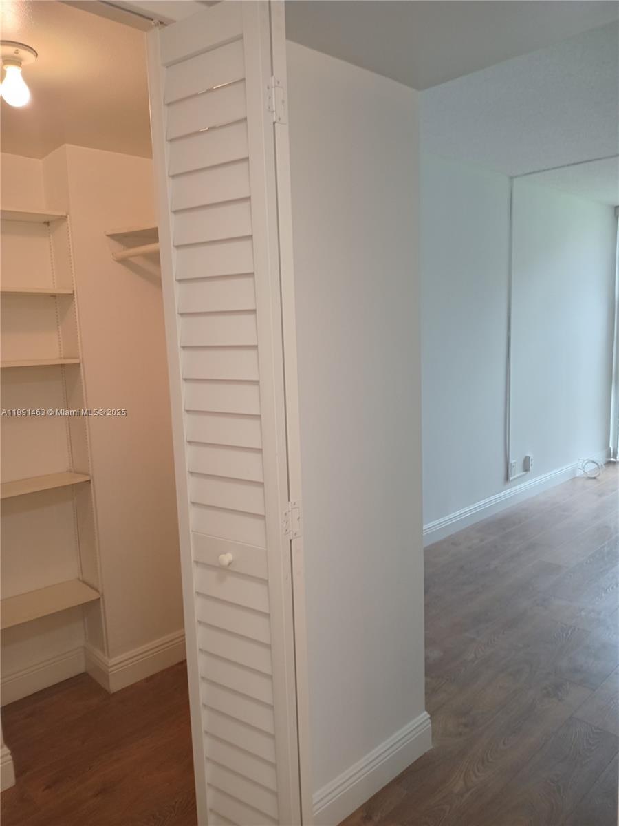 BISCAYA IV CONDO - Residential