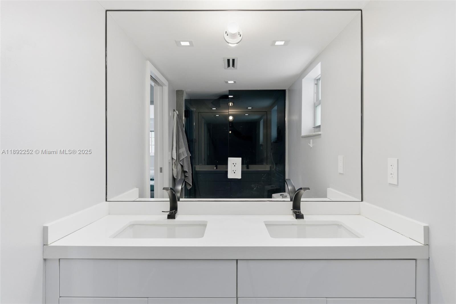 PARADISE PLAZA CONDO - Residential Lease