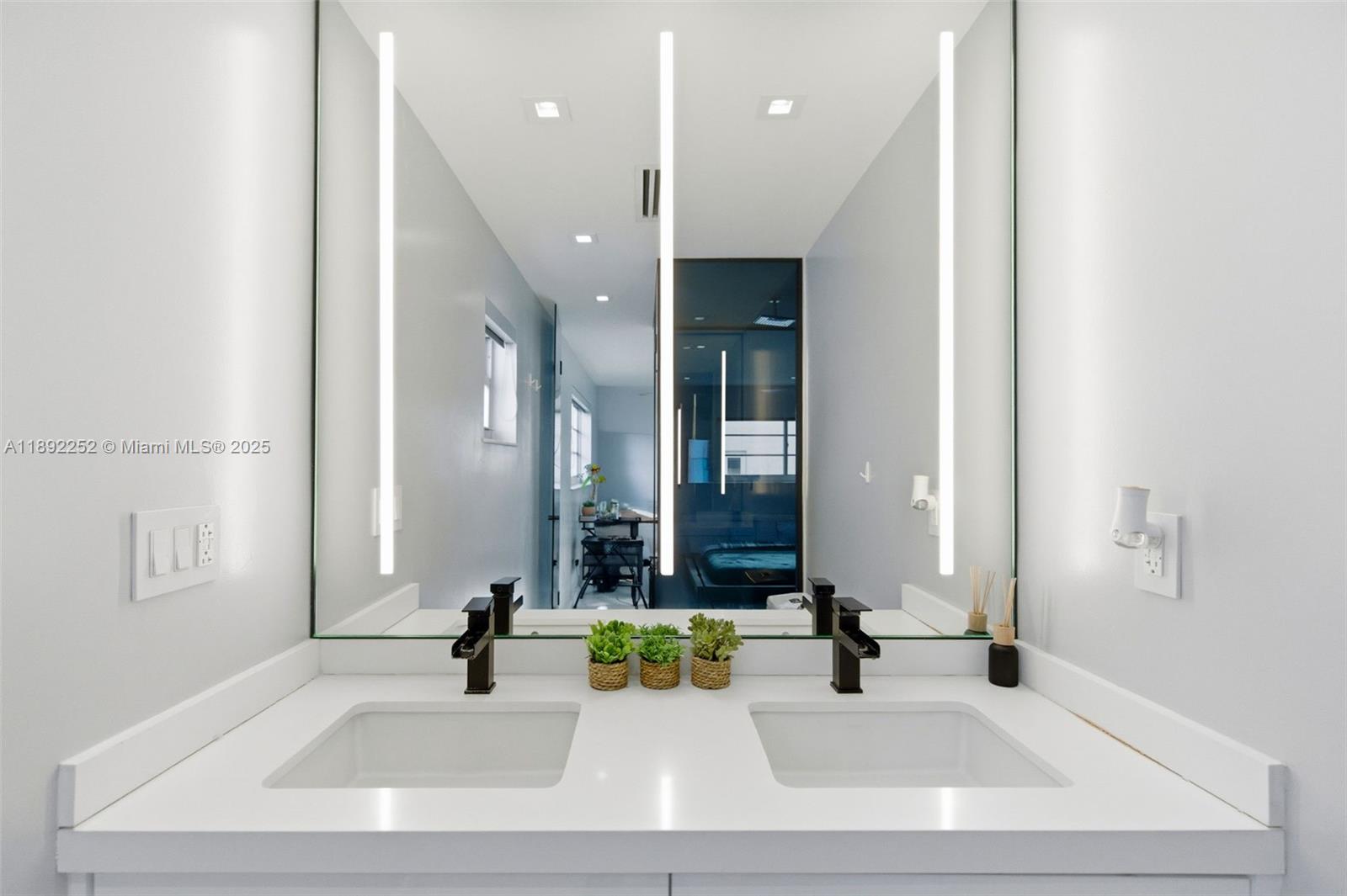 PARADISE PLAZA CONDO - Residential Lease