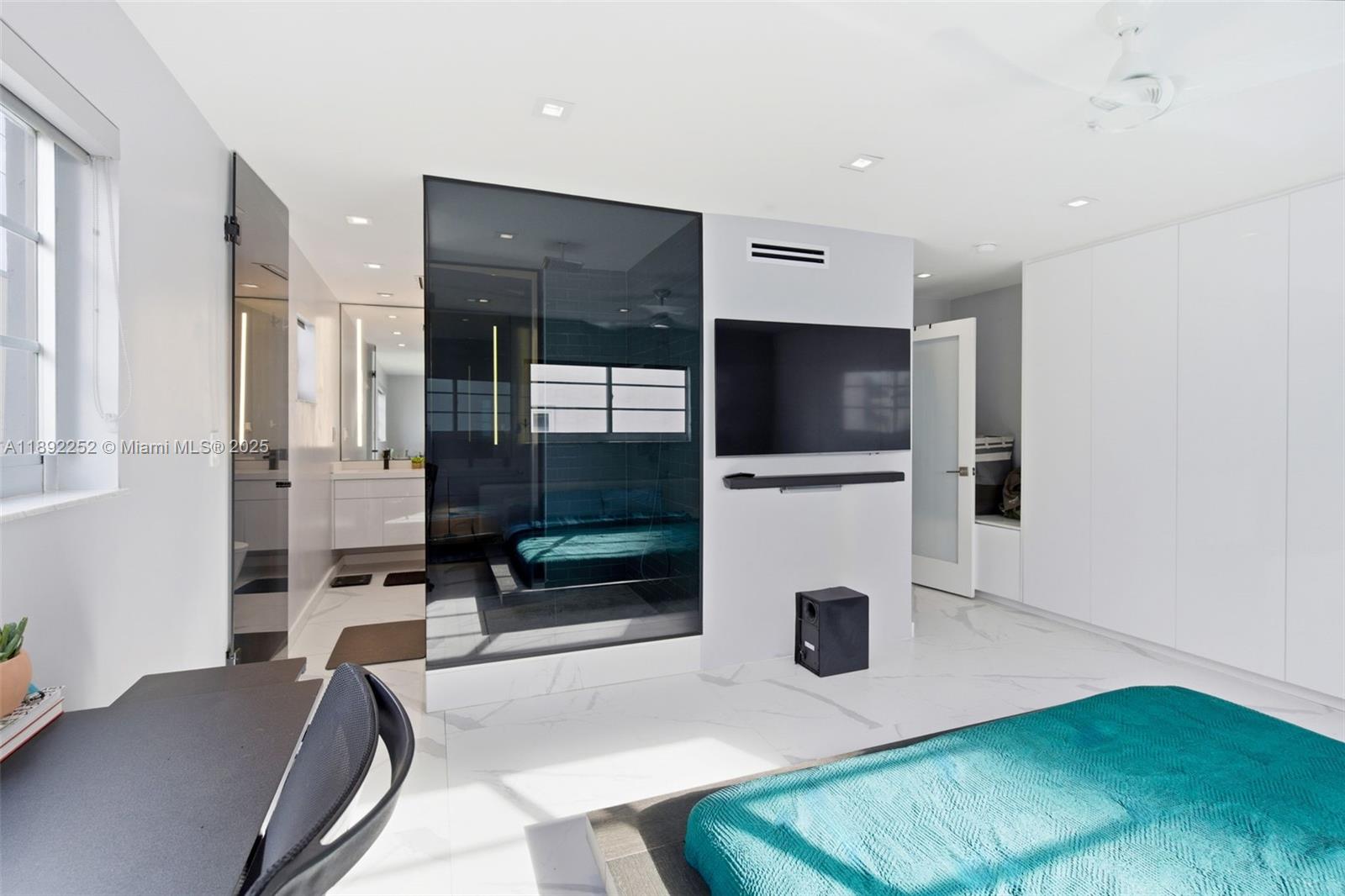 PARADISE PLAZA CONDO - Residential Lease