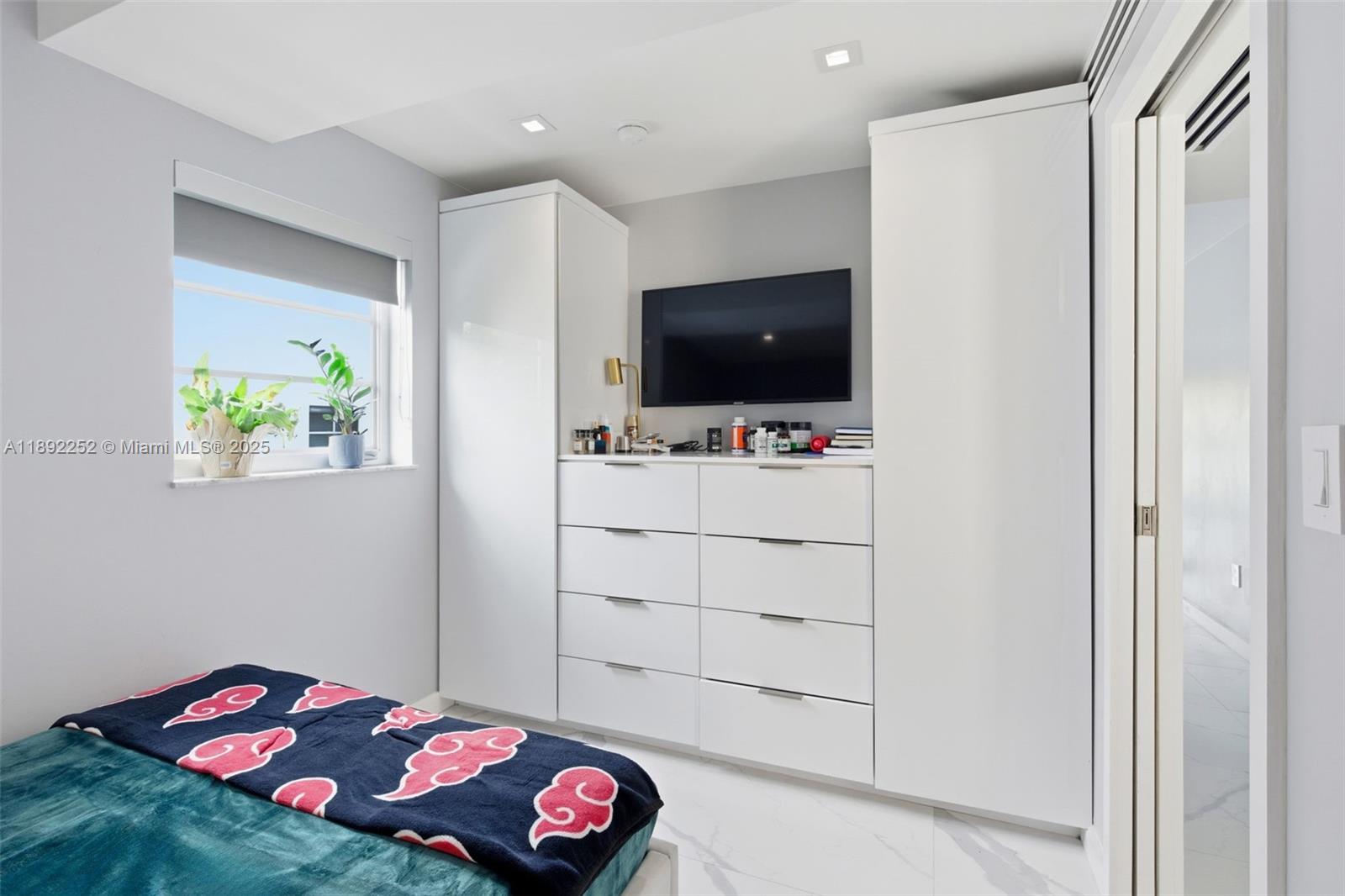 PARADISE PLAZA CONDO - Residential Lease