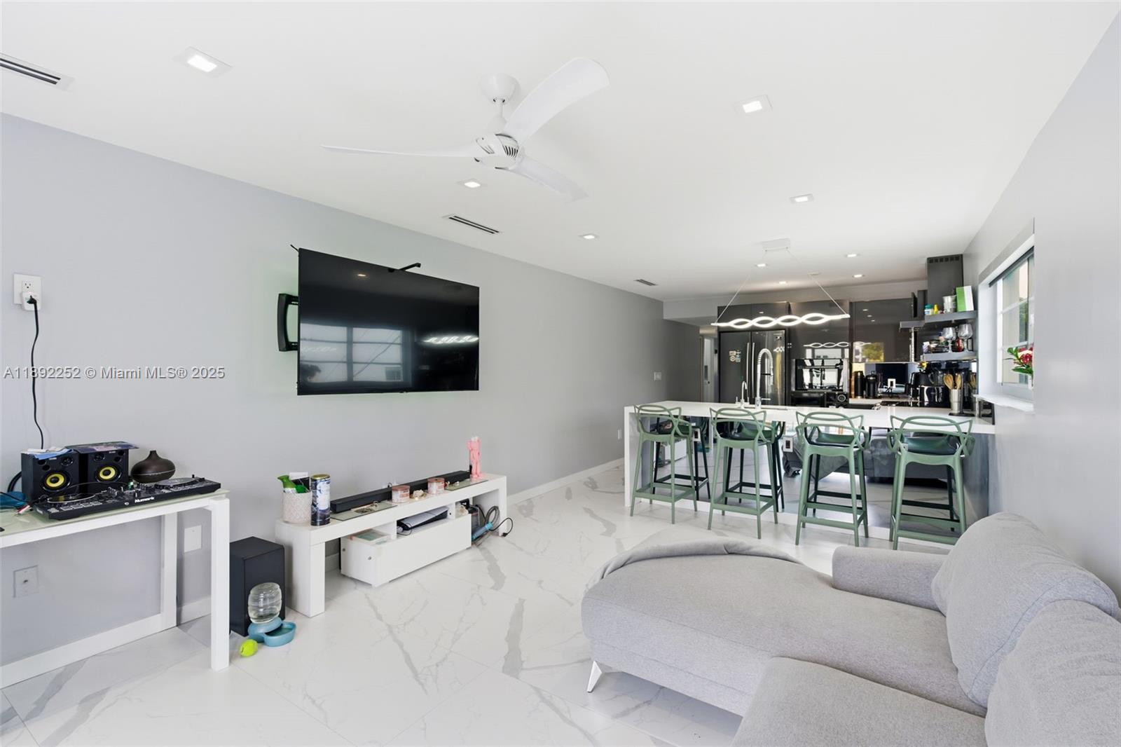 PARADISE PLAZA CONDO - Residential Lease