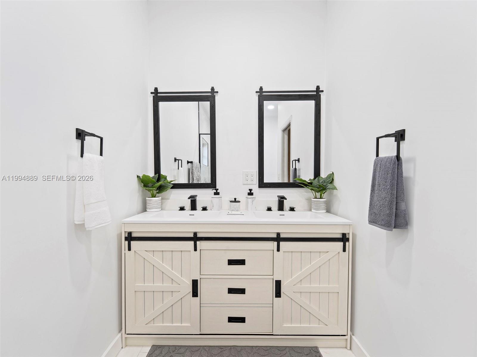 2ND ADDN TO ROYAL OAKS - Residential