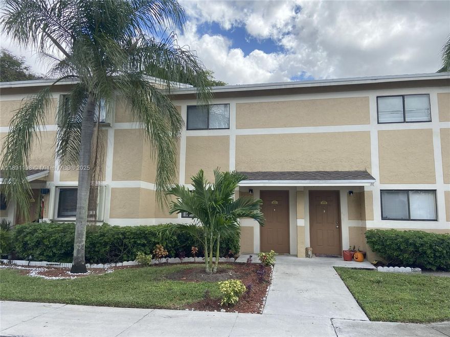 Beautiful 3-Bedroom, 2-Bath Townhouse – Prime Pembroke Pines
Property Highlights:
3 comfortable bedrooms with generous closet space
2 full bathrooms with updated fixtures
Bright open-concept living and dining area
Modern kitchen with appliances included
In-unit washer and dryer
•  Private patio – perfect for relaxing or entertaining
•  Assigned parking + guest spots
•  Quiet, family-friendly community
•  Close to schools, parks, shopping centers, and restaurants
•  Easy access to I-75, Turnpike, and major road