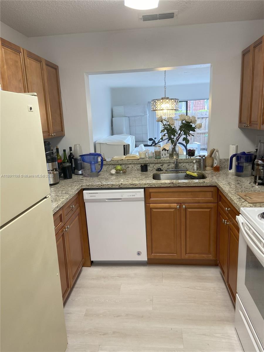 PALMS OF PEMBROKE CONDO - Residential Lease