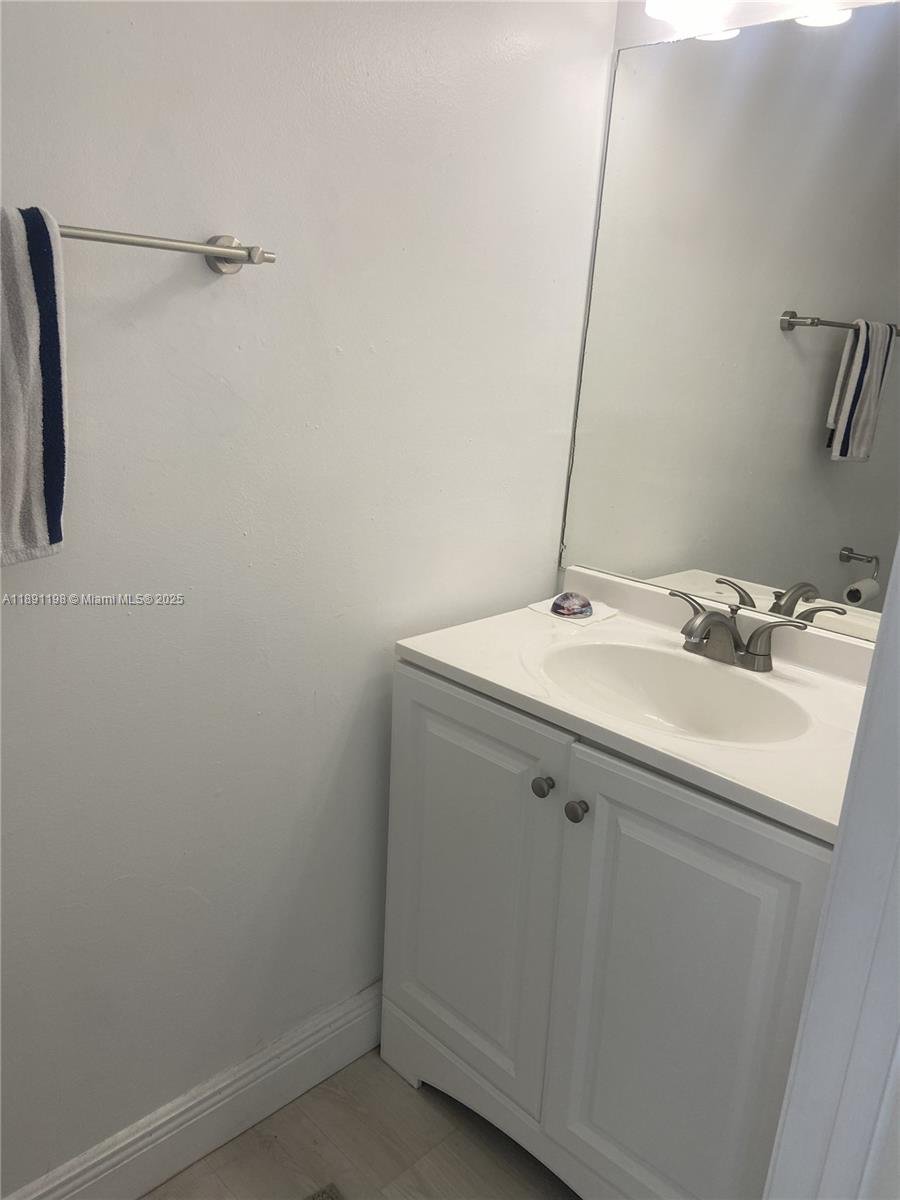 PALMS OF PEMBROKE CONDO - Residential Lease