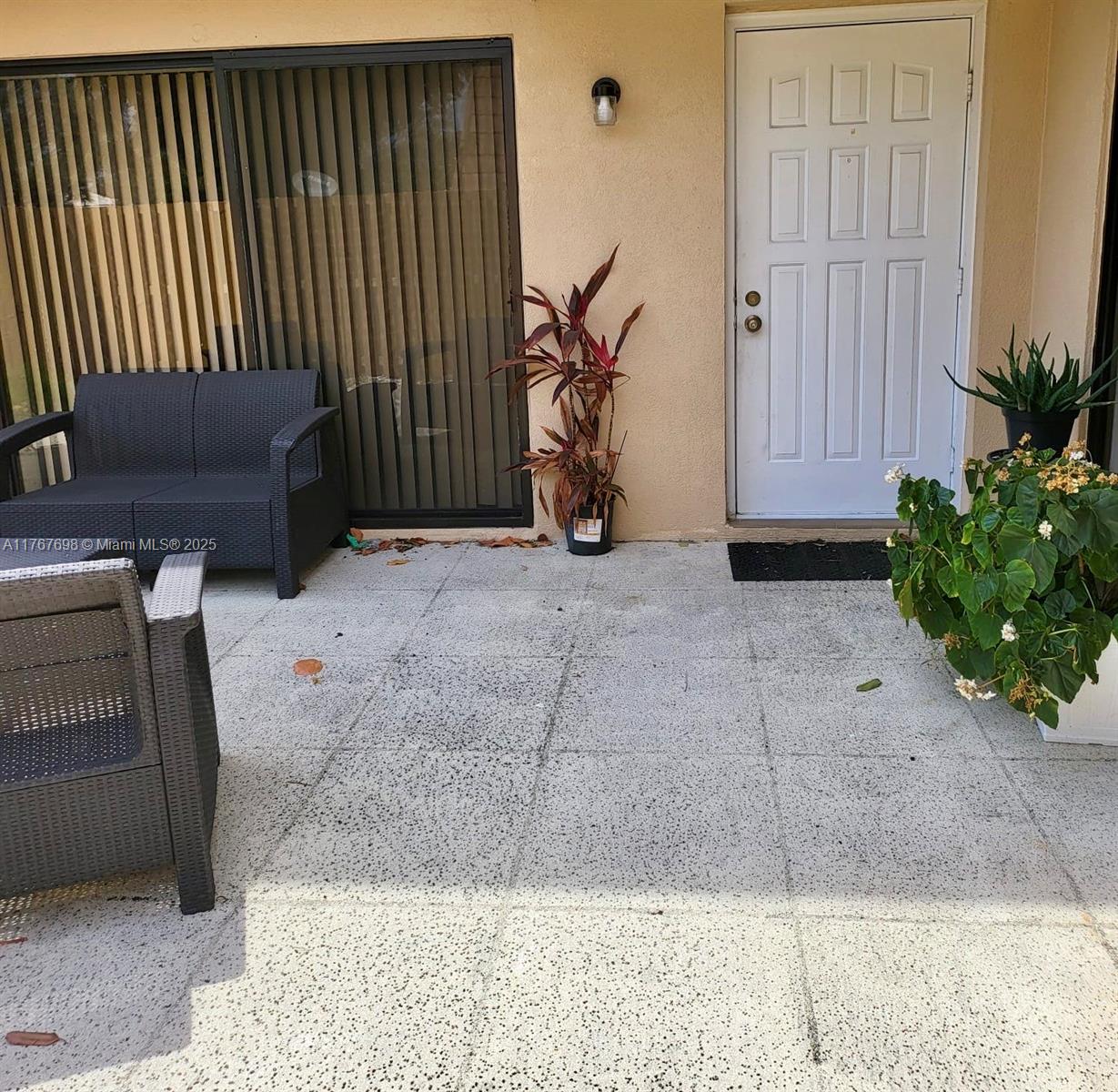 WATERSIDE LUXURY TOWNHOME - Residential