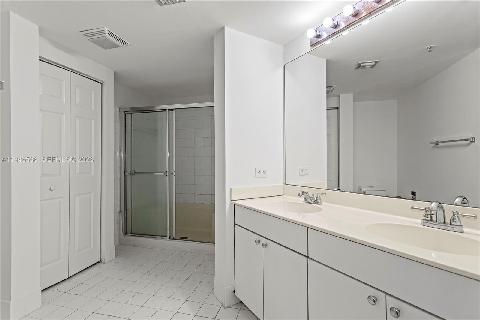 PORTO BELLAGIO CONDO - Residential