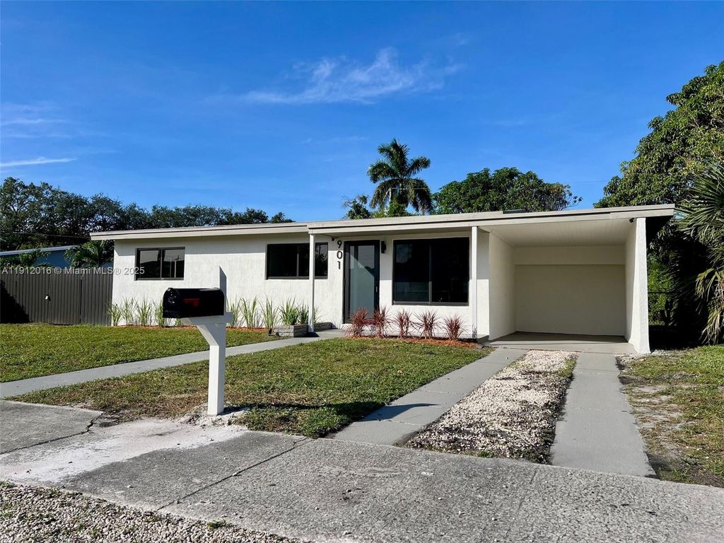 Photo of 901 SW 22nd Ave, Fort Lauderdale, FL 33312 (MLS # A11912016)