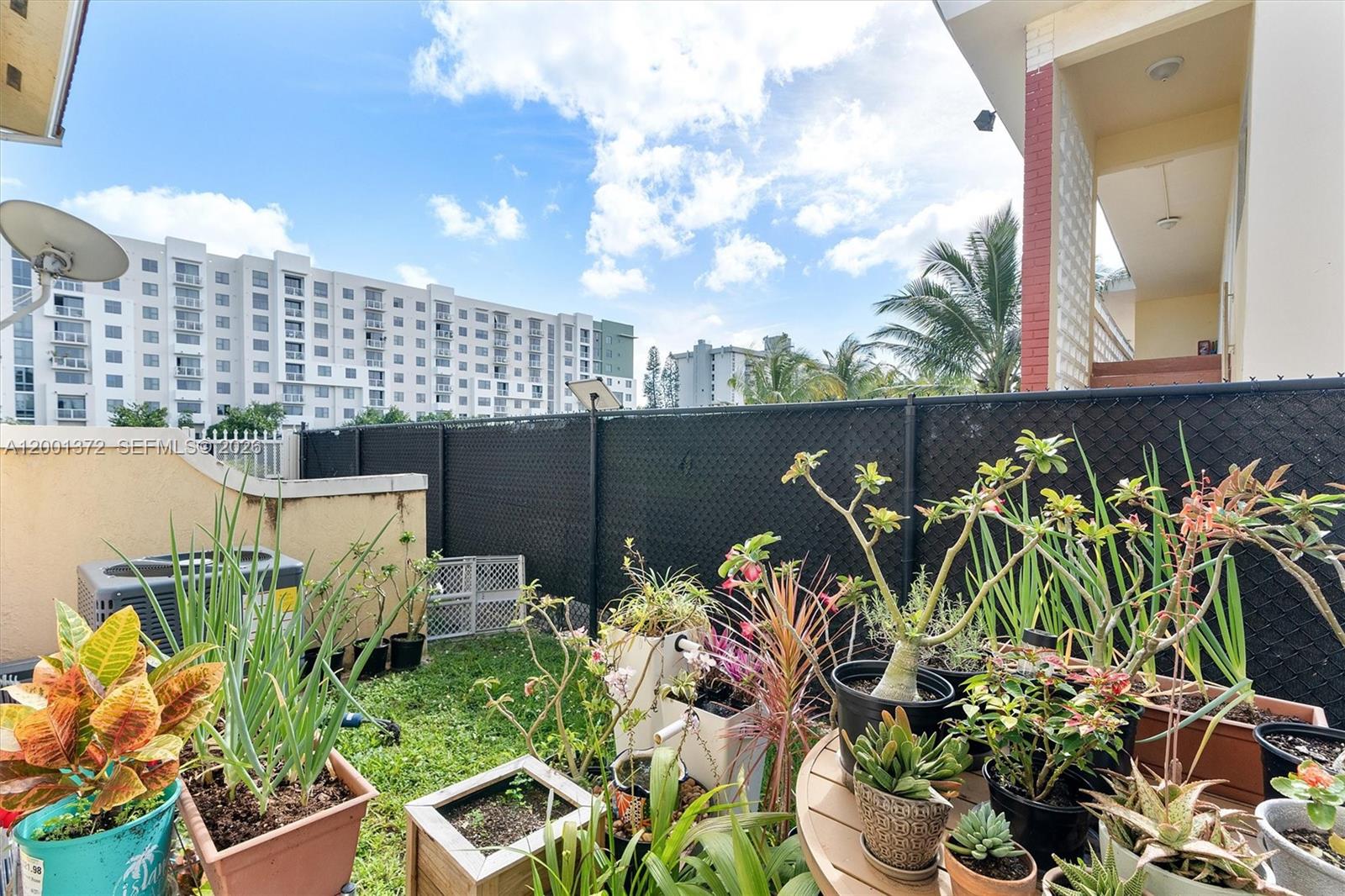 AQUA VISTA TOWNHOMES COND - Residential