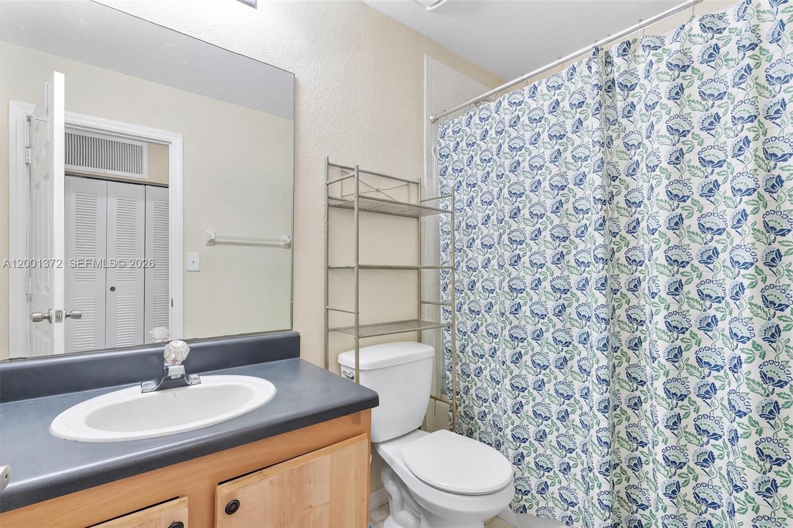 AQUA VISTA TOWNHOMES COND - Residential