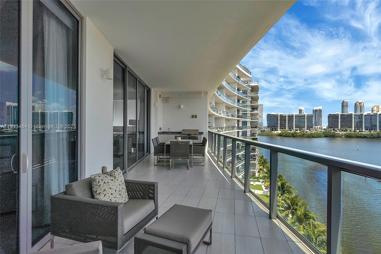 3250 NE 188th St 703