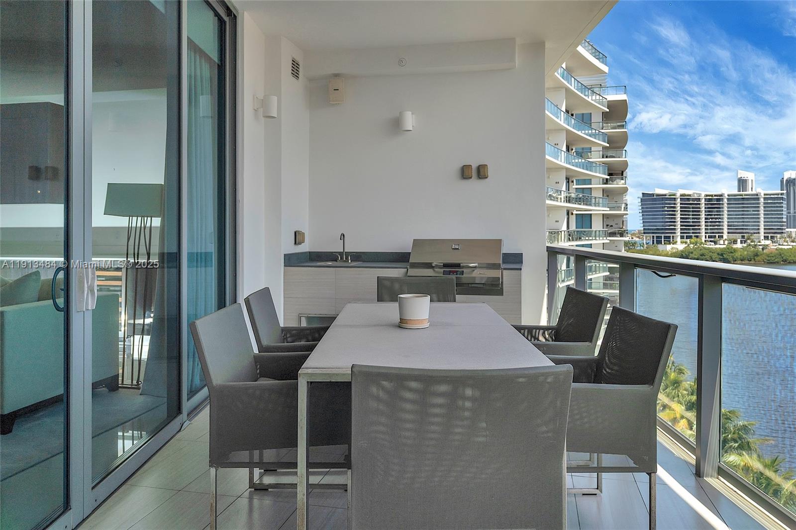 3250 NE 188th St 703