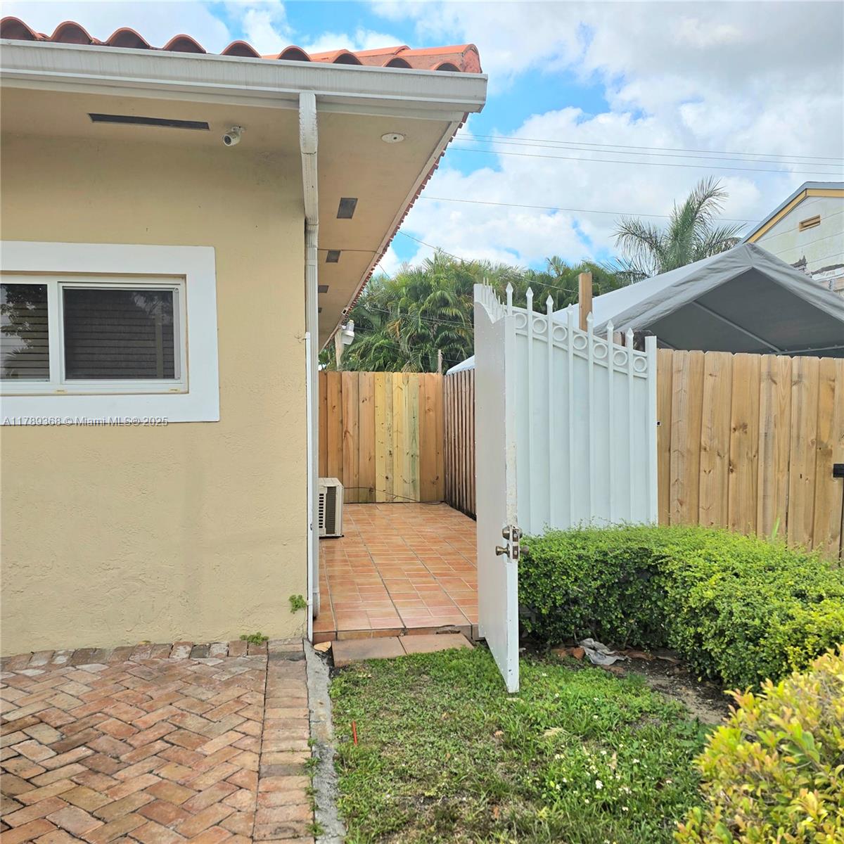 Rental Property at 7600 Sw 19th Ter, Miami, Broward County, Florida - Bathrooms: 1  - $1,600 MO.