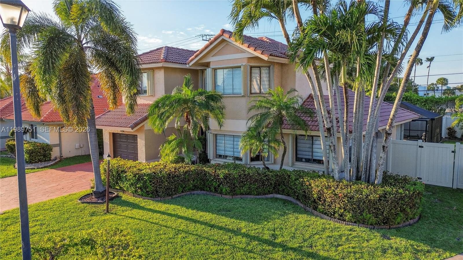 PEMBROKE LAKES SOUTH - Residential