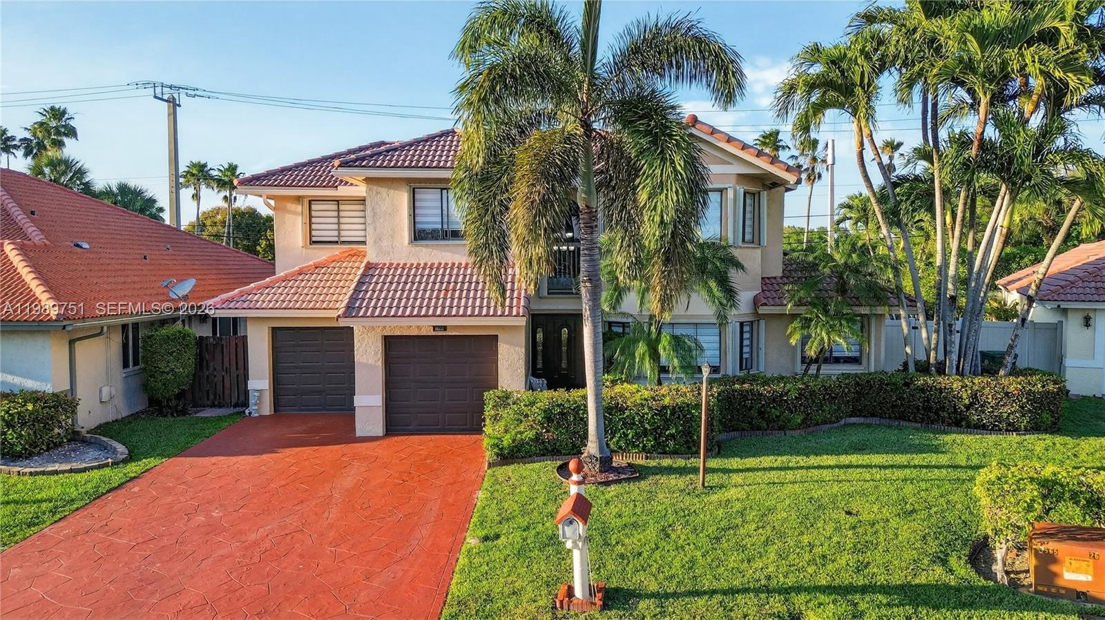 PEMBROKE LAKES SOUTH - Residential