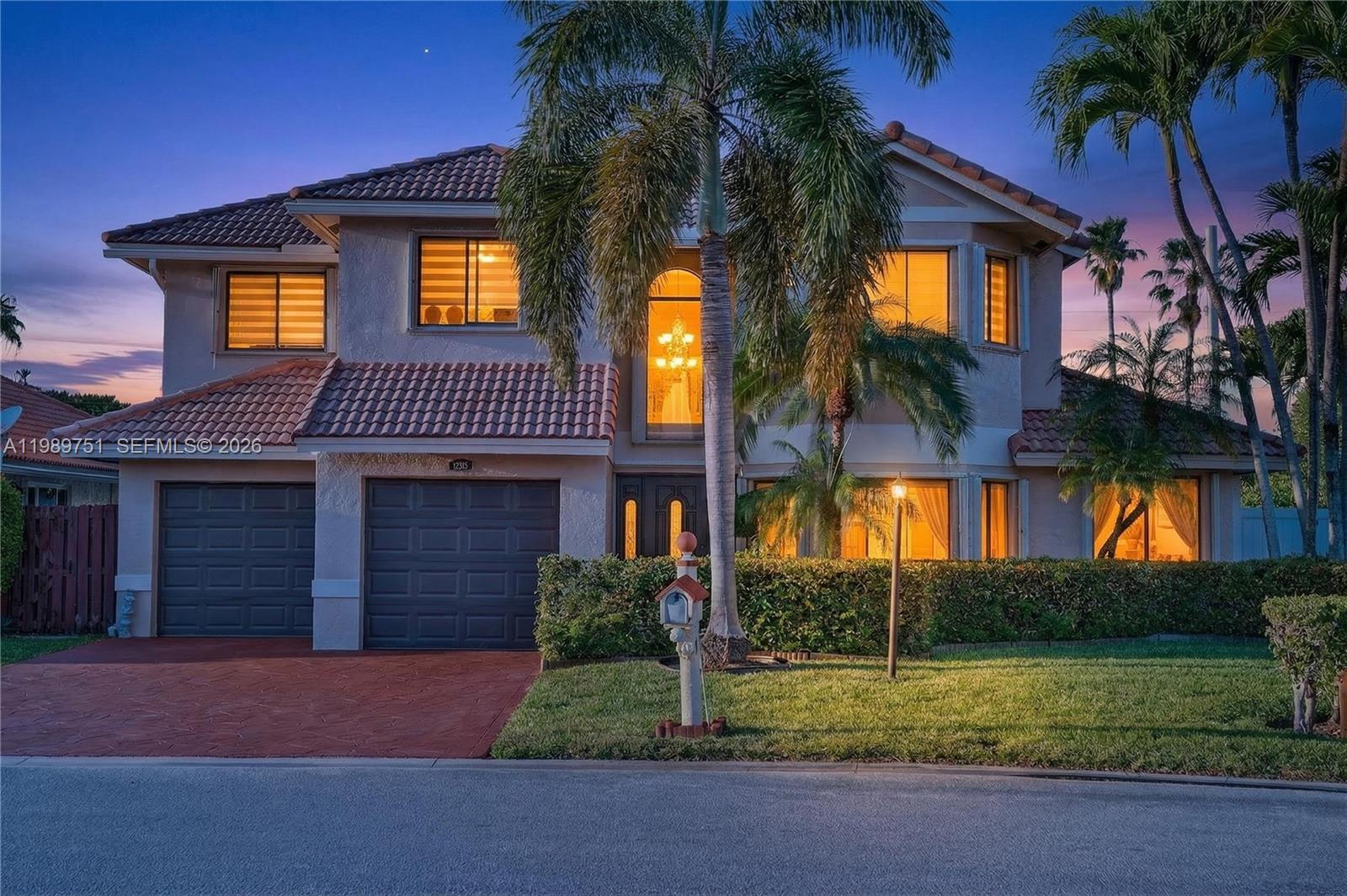 PEMBROKE LAKES SOUTH - Residential