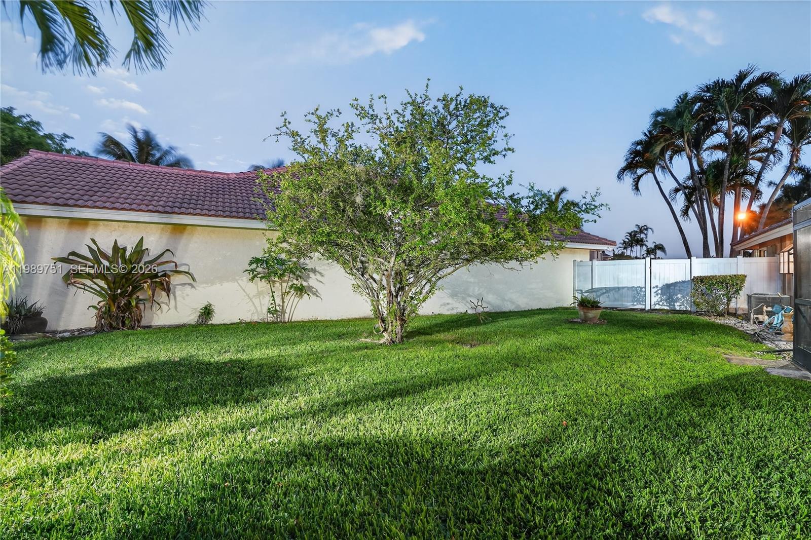 PEMBROKE LAKES SOUTH - Residential