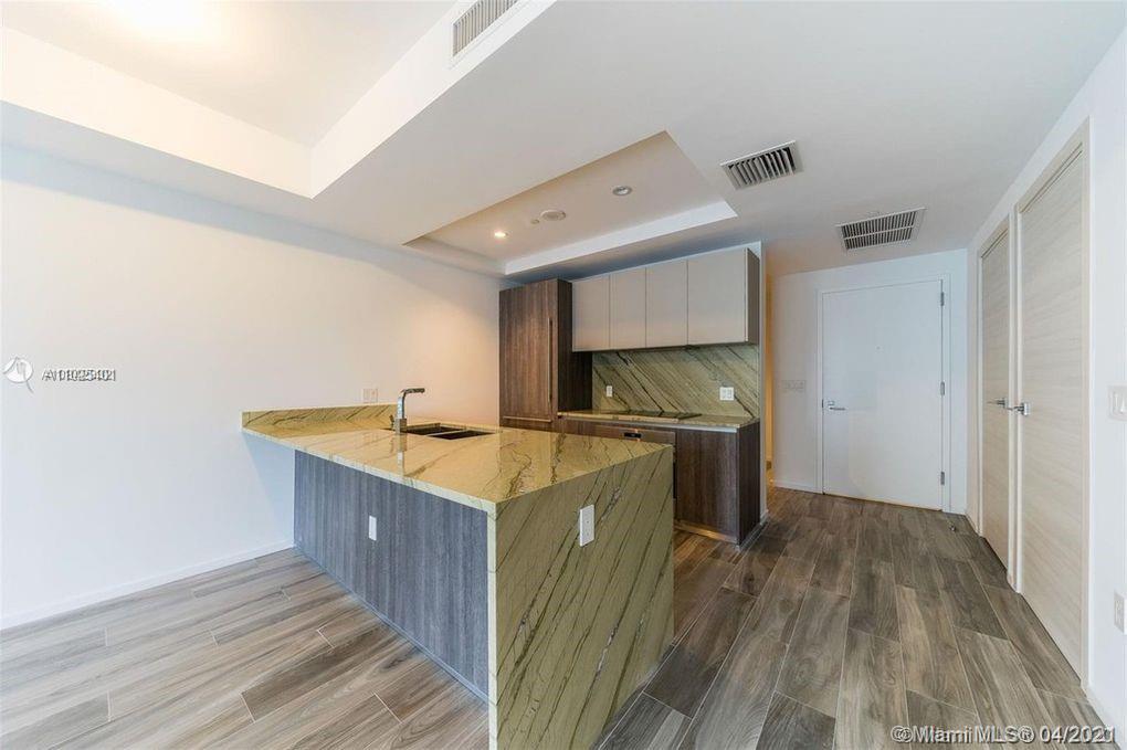 801 SMA RESIDENCES CONDO - Residential