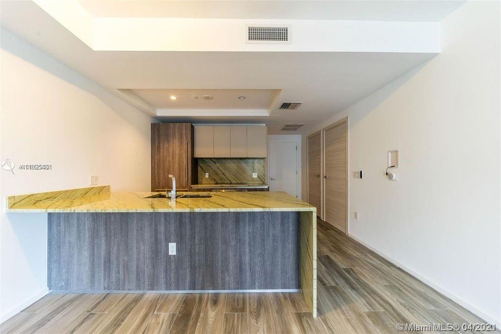 801 SMA RESIDENCES CONDO - Residential
