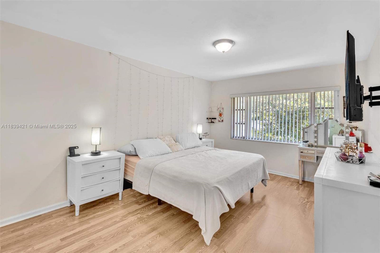 IMPERIAL POINT GARDENS CO - Residential