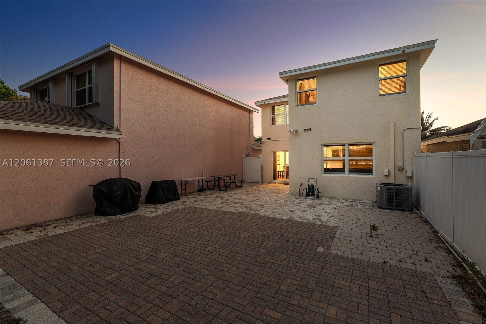 4044 Eastridge Cir