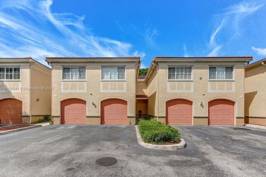 Move in Ready! Quick Approval 
Located within the luxurious community of Aventine. Where you can enjoy resort style living, a beautiful lake, walking trails, gym, tennis court etc. This location is a must see!