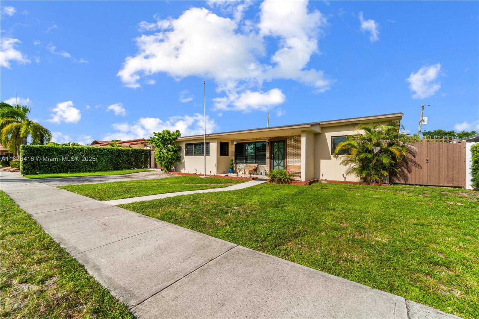PALM SPRINGS LAKES 2ND AD - Residential
