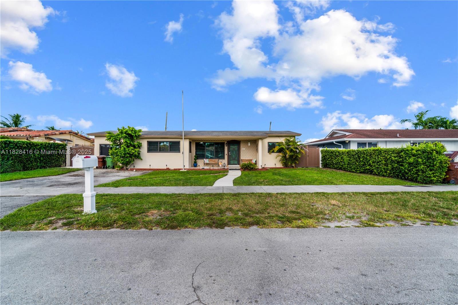 PALM SPRINGS LAKES 2ND AD - Residential