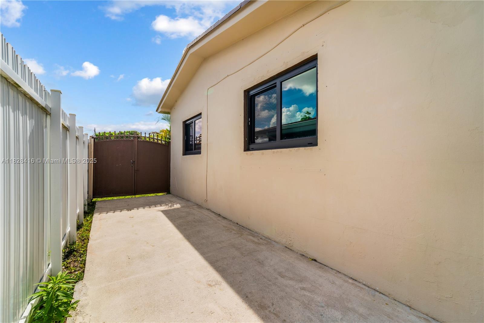 PALM SPRINGS LAKES 2ND AD - Residential