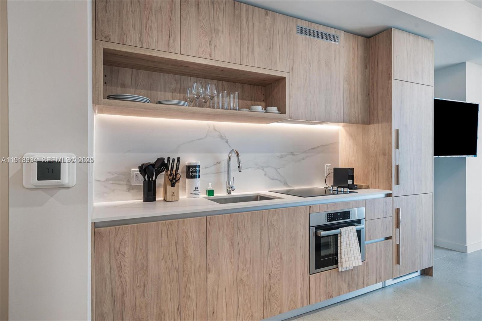 11 NE 6th Street 2206