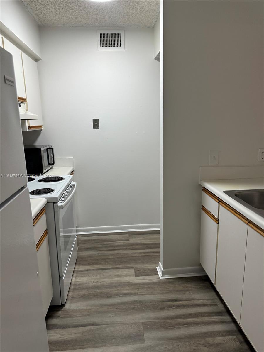 HOLLYWOOD PARC CONDOMINIU - Residential