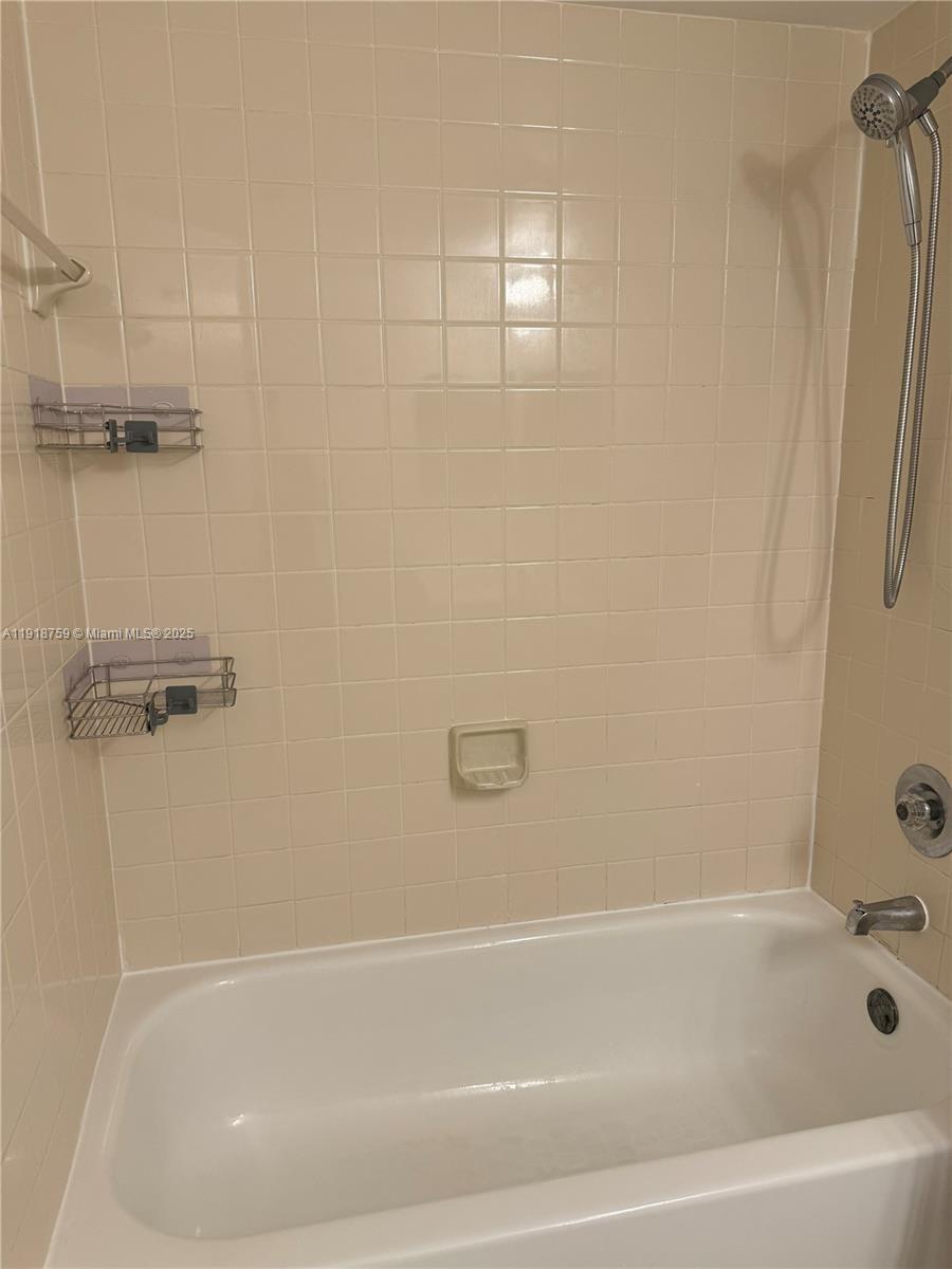 HOLLYWOOD PARC CONDOMINIU - Residential