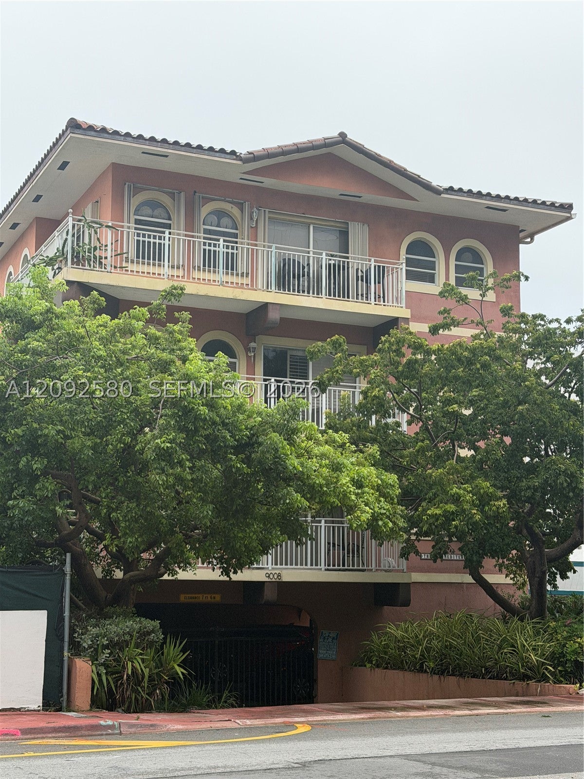 9008 Collins Ave 402
