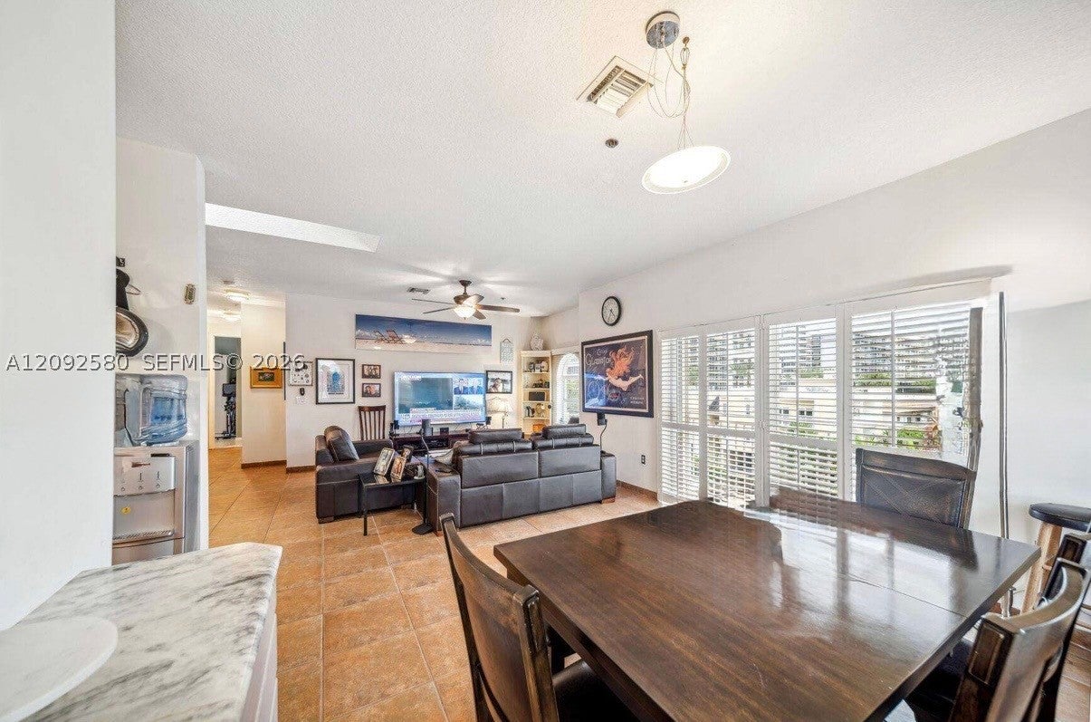 9008 Collins Ave 402