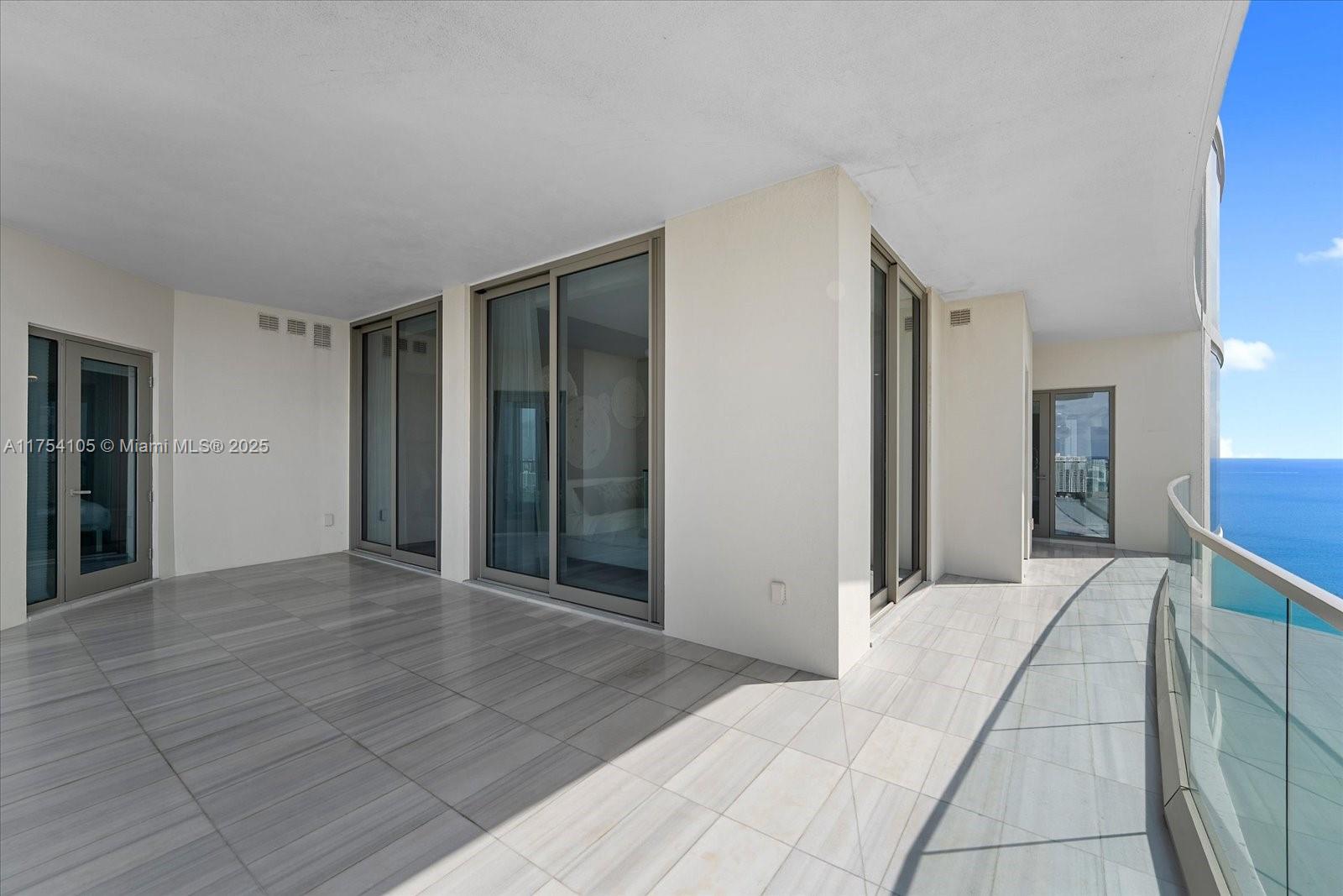 17901 Collins Ave 3004