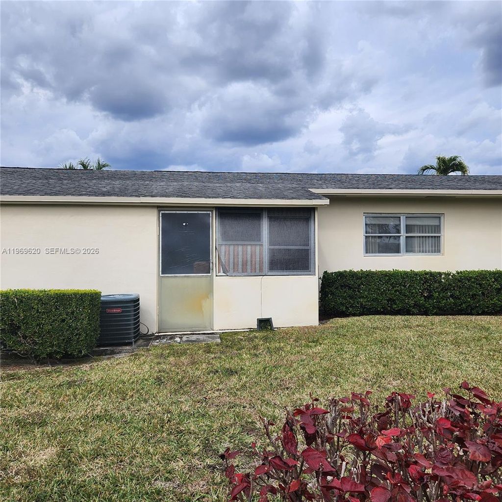 Photo of 2737 E Emory Dr E #G, West Palm Beach, FL 33415 (MLS # A11969620)