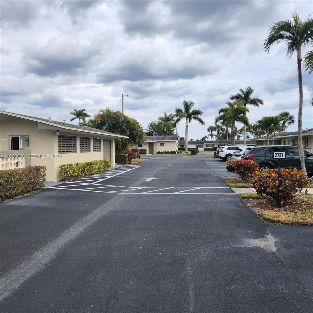 Photo of 2737 E Emory Dr E #G, West Palm Beach, FL 33415 (MLS # A11969620)