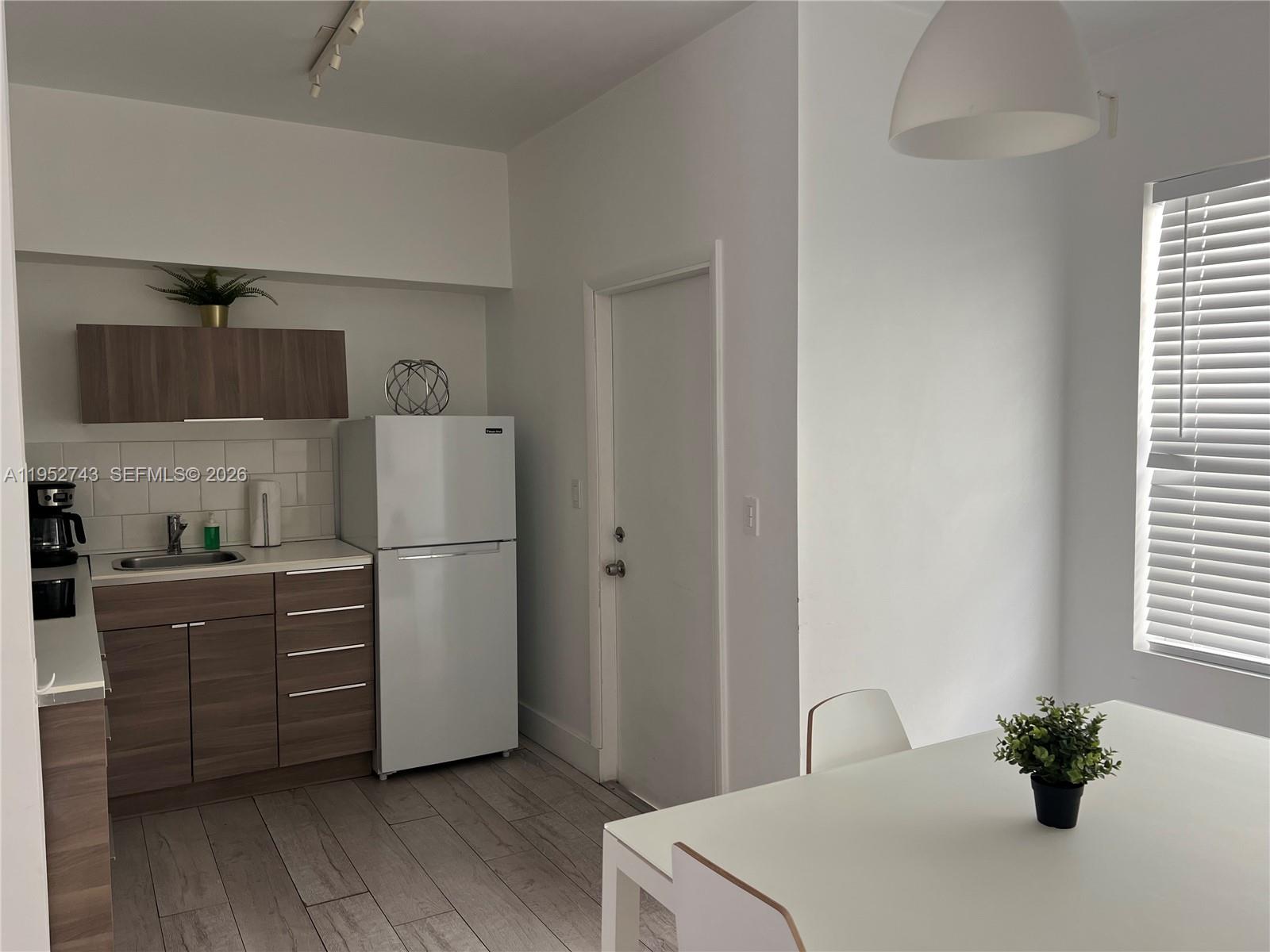 LINCOLN TERRACE - Residential Income