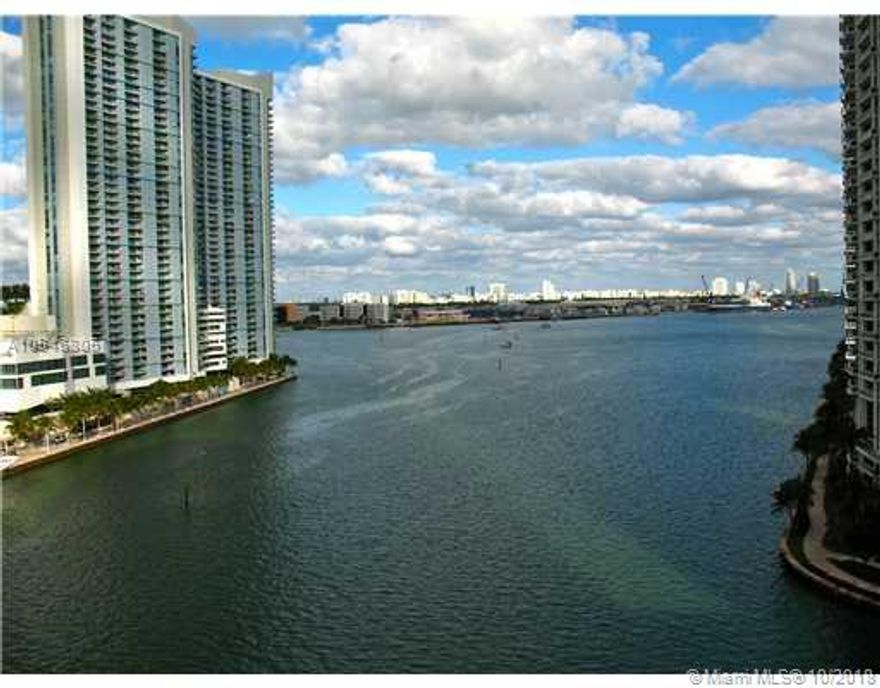 BREATHTAKING MAGNIFICENT VIEWS OF THE BAY, PORT OF MIAMI, MIAMI RIVER, AND SKY LINE. LARGE AND SPACIOUS UNIT WITH EXCELLENT FLOOR PLAN. BEAUTIFUL WHITE PORCELAIN FLOORS AND TOP OF THE LINE APPLIANCES WITH ITALIAN CABINETRY. EXPERIENCE MIAMI'S BEST DESTINATION IN THE HEART OF BRICKELL/DOWNTOWN AREA.  FULLY EQUIPPED WITH PARKS, POOL, 2 JACUZZIS, SPA, GYM, RESTAURANTS, NIGHTCLUB AND MUCH MORE.  ENJOY LIVING IN THIS PROJECT OF SUCH GRAND PROPORTIONS AND SO PERFECTLY LOCATED.  NOW IS THE TIME TO EXPERIENCE THE ICON.