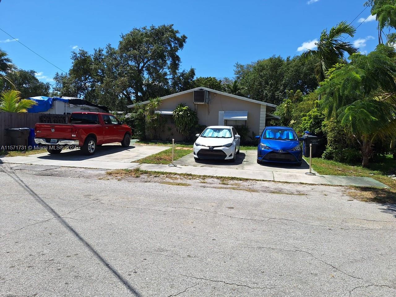 Duplex, Backyard, 4 Parking Spaces at House, Residential Neighborhood, Good Investment Property, Leased Out both units ar $4,600 per month ($2,300 per unit) Leases Until March, 2025 & January, 2025.