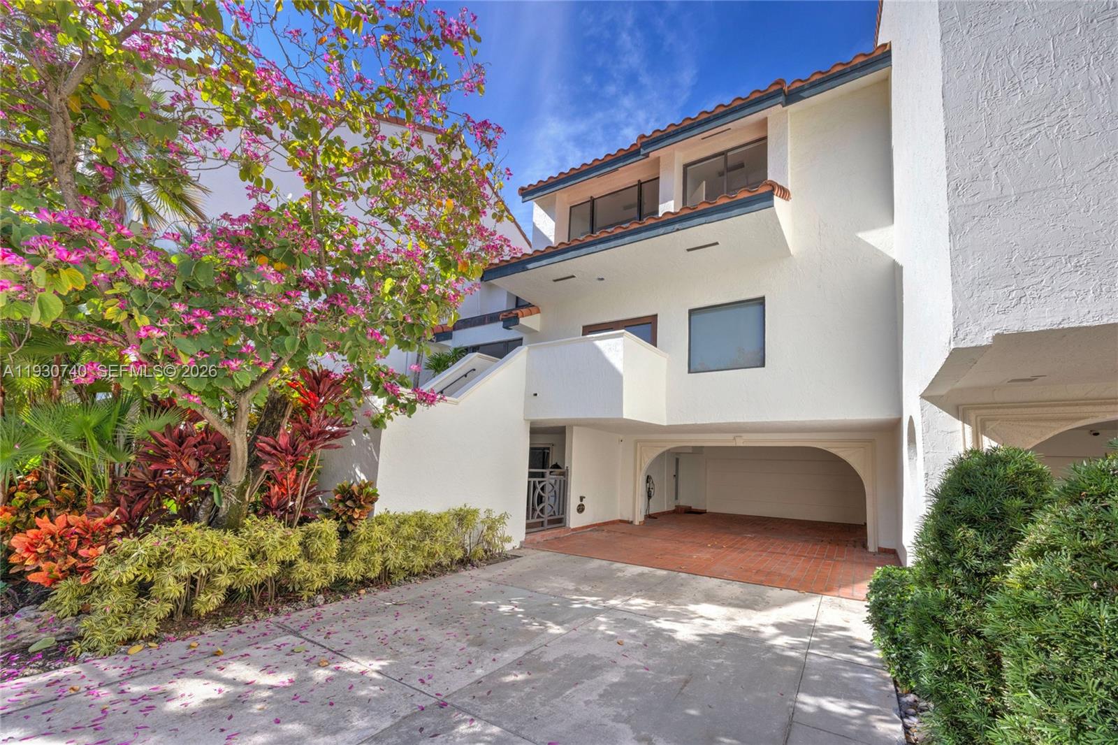 2000 S Bayshore Dr 27