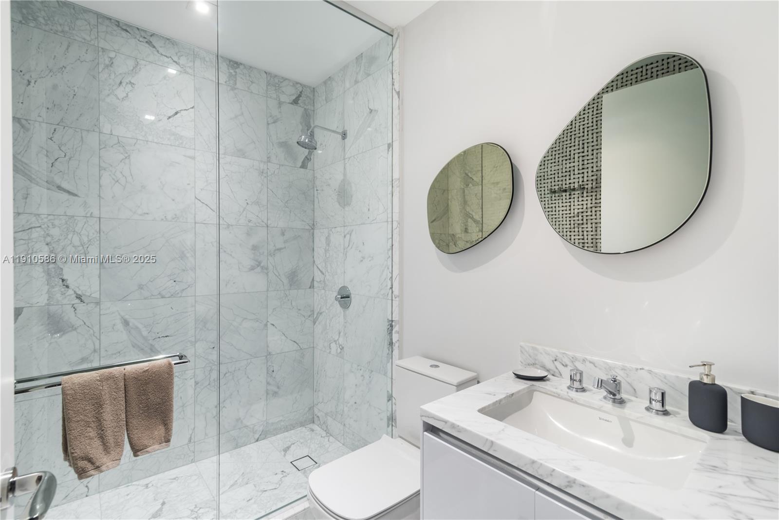 JADE SIGNATURE CONDO - Residential Lease