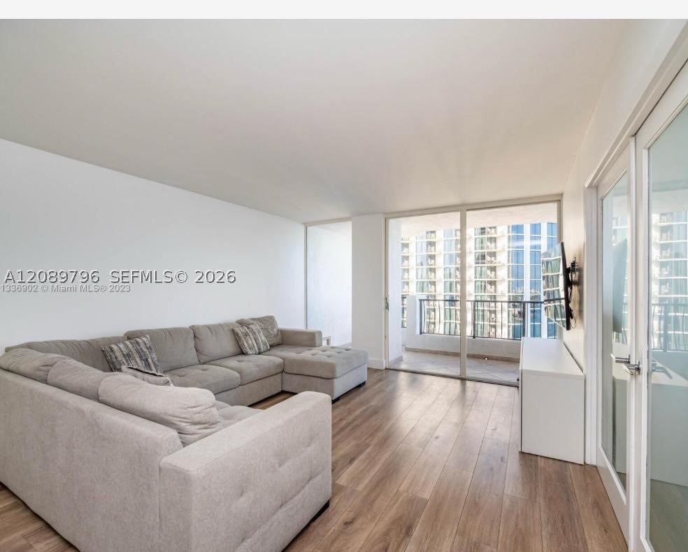 555 NE 15th St 26E